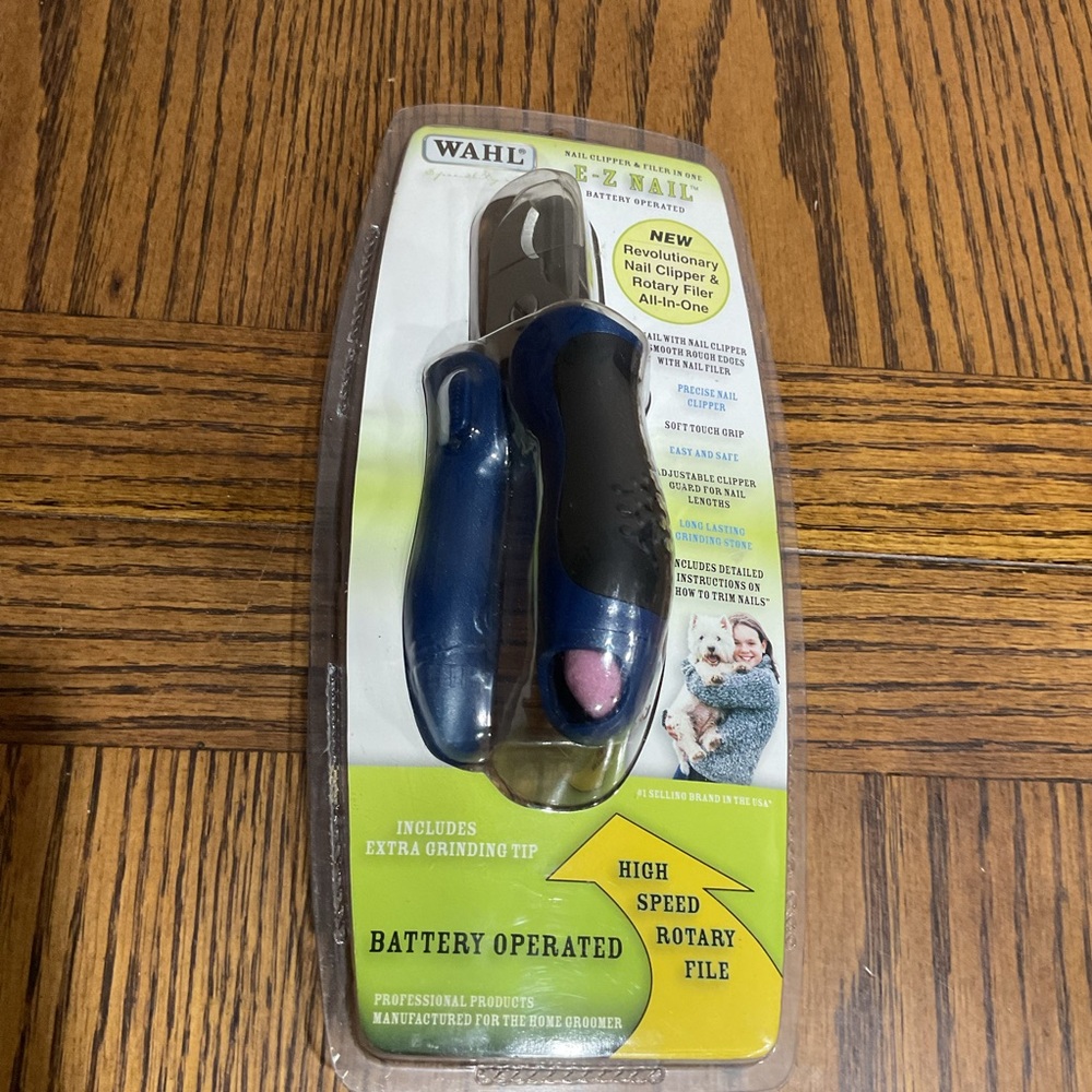 Wahl E-Z Nail Battery Operated Clipper in Black and Blue